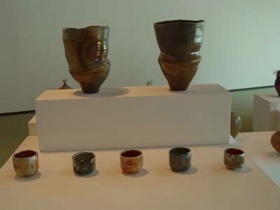 007 Olsen KMW Teeschale vor Vasen